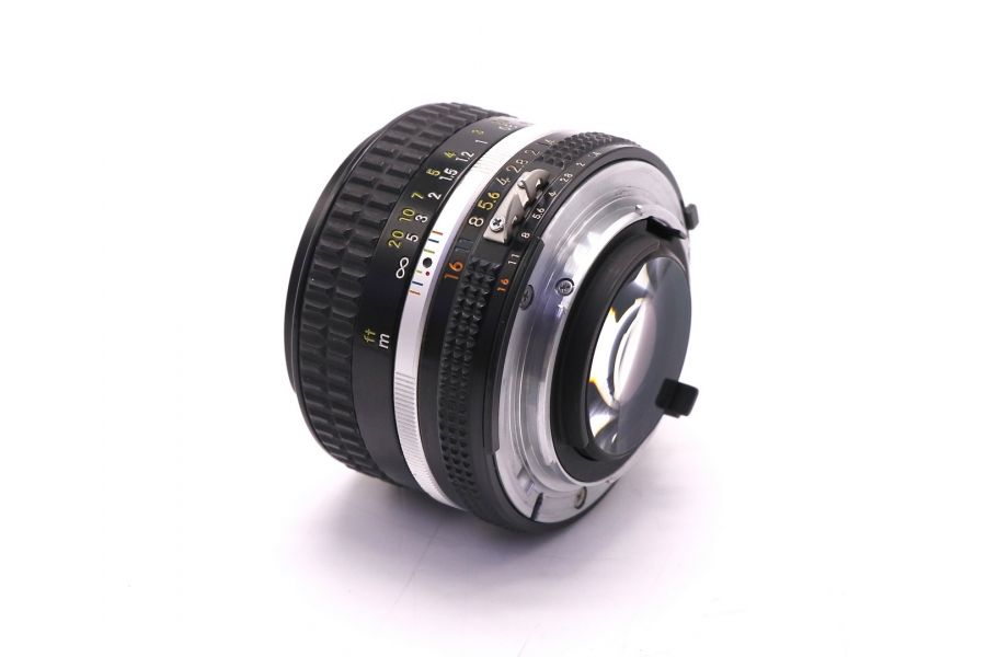 Nikon 50mm f/1.4 Nikkor (Japan, 1988г)