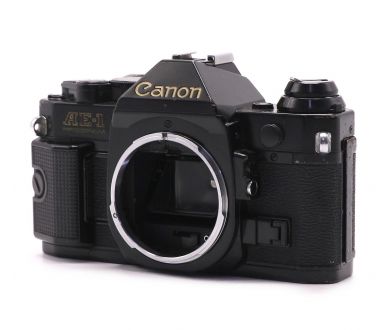 Зеркальный фотоаппарат Canon AE-1 Program