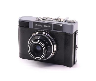 Советский аналоговый фотоаппарат Смена 9