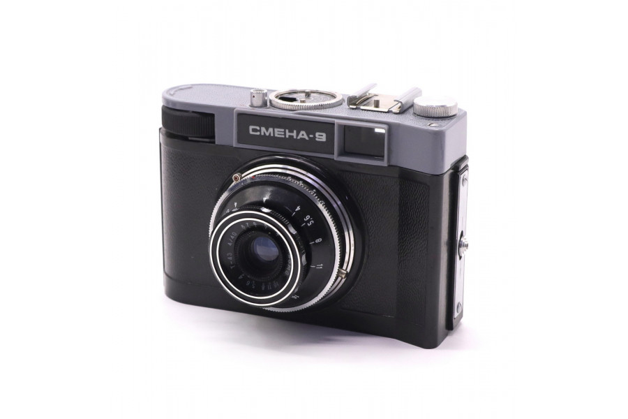 Советский аналоговый фотоаппарат Смена 9