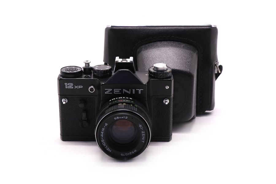 Советский пленочный фотоаппарат Зенит 12ХР kit