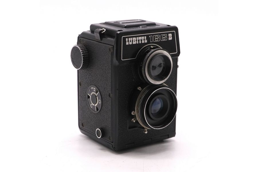 Пленочный фотоаппарат Любитель 166В (СССР, 1985)