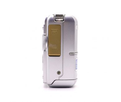 Цифровая камера Olympus FE-170 в упаковке