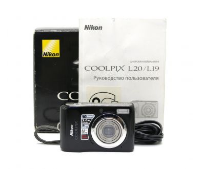 Цифровая камера Nikon Coolpix L20 в упаковке