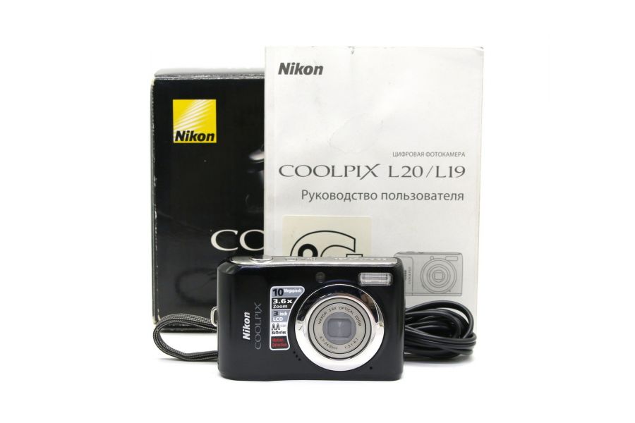Цифровая камера Nikon Coolpix L20 в упаковке