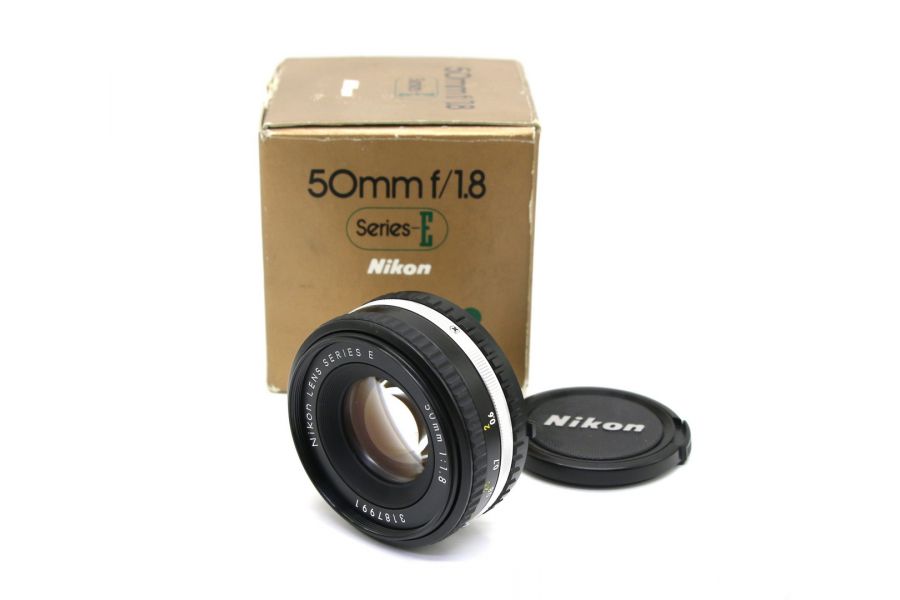 Компактный Nikon Series E 50mm f/1.8 в упаковке