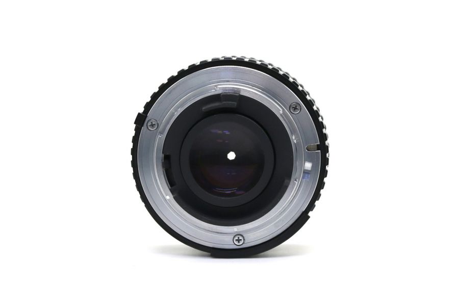 Компактный Nikon Series E 50mm f/1.8 в упаковке