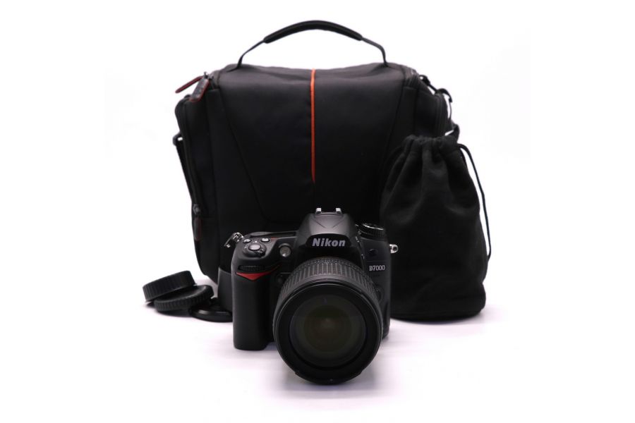 Nikon D7000 kit (пробег 19265 кадров)