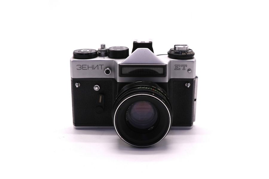 Фотокамера Зенит ЕТ silver + Гелиос 44-2 (СССР)