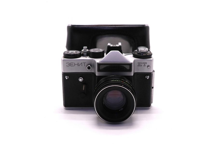Фотокамера Зенит ЕТ silver + Гелиос 44-2 (СССР)