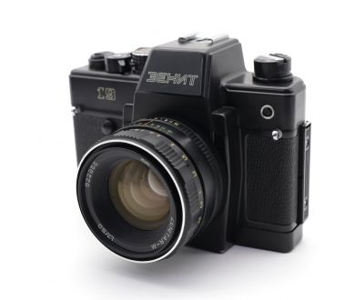 Cоветский плёночный фотоаппарат Зенит 19 kit