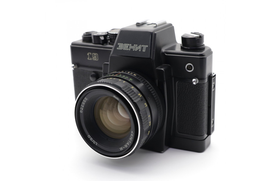 Cоветский плёночный фотоаппарат Зенит 19 kit