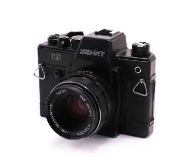Cоветский плёночный фотоаппарат Зенит 19 kit