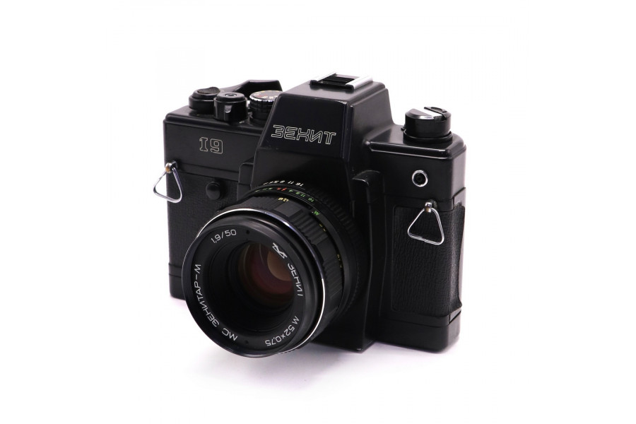 Cоветский плёночный фотоаппарат Зенит 19 kit
