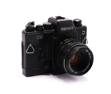 Cоветский плёночный фотоаппарат Зенит 19 kit