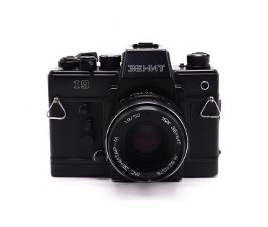 Cоветский плёночный фотоаппарат Зенит 19 kit