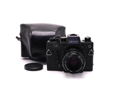 Cоветский плёночный фотоаппарат Зенит 19 kit