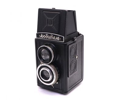 Среднеформатный зеркальный фотоаппарат Любитель