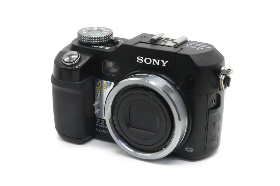 Компактная цифровая камера Sony Cyber-shot DSC-V3