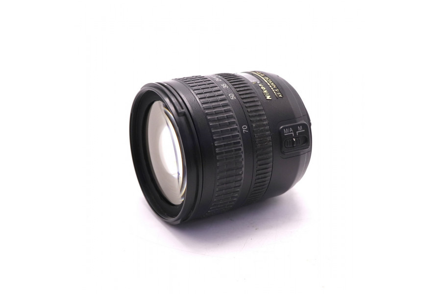 Nikon 18-70mm f3.5-4.5G ED-IF AF-S DX Zoom Nikkor (Thailand, 2011)