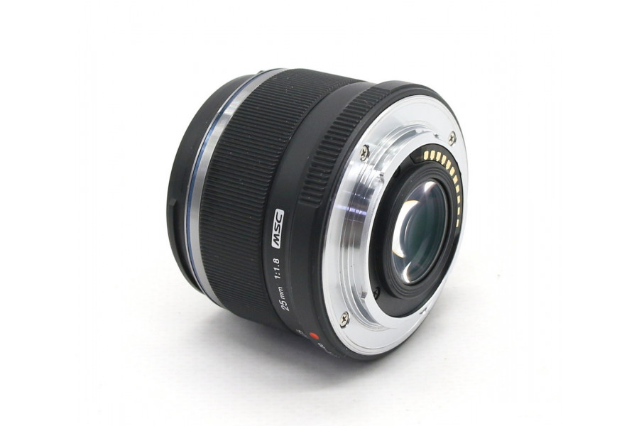 Olympus M.Zuiko Digital 25mm f/1.8 в упаковке