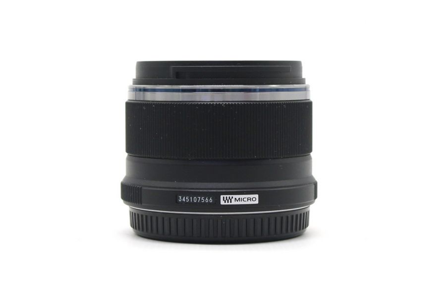 Olympus M.Zuiko Digital 25mm f/1.8 в упаковке