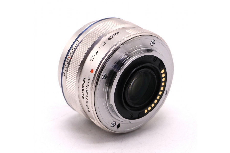 Olympus M.Zuiko Digital 17mm f/1.8 MSC в упаковке