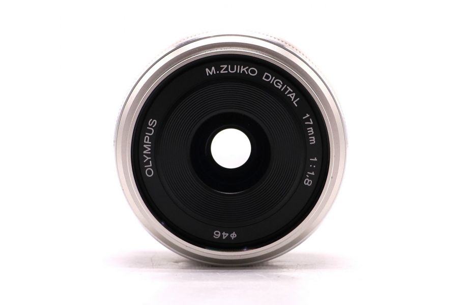 Olympus M.Zuiko Digital 17mm f/1.8 MSC в упаковке