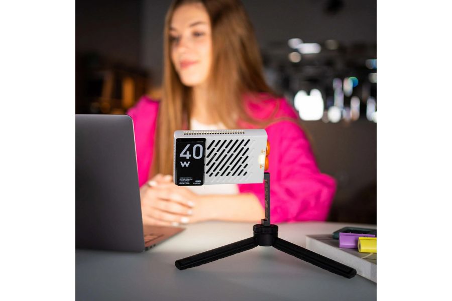 Осветитель Zhiyun Fiveray M40