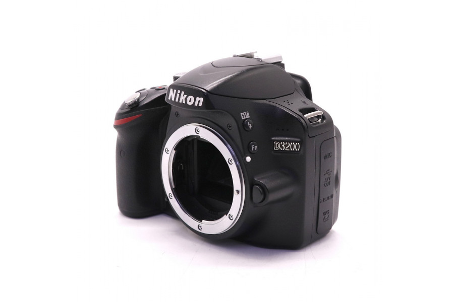Nikon D3200 body (пробег 17760 кадров)