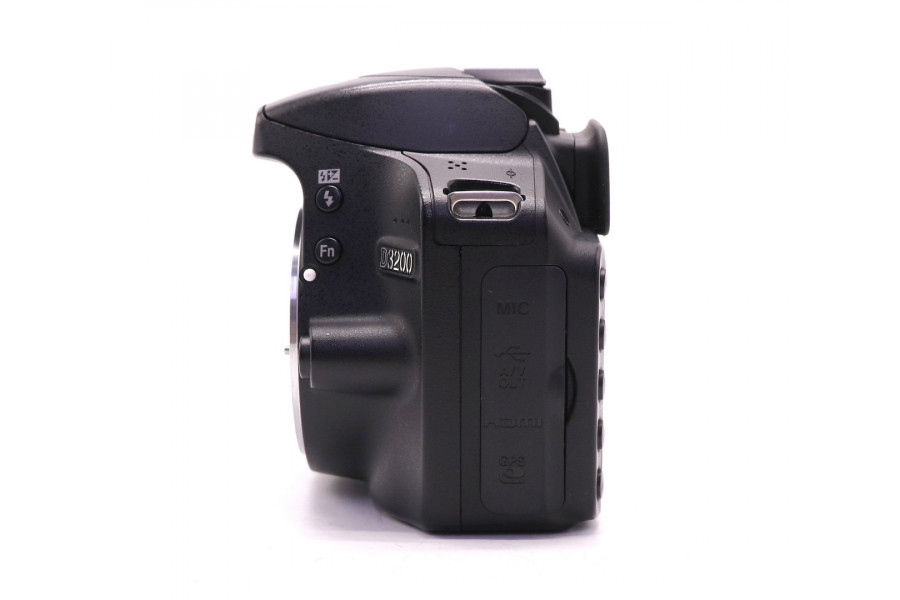 Nikon D3200 body (пробег 17760 кадров)