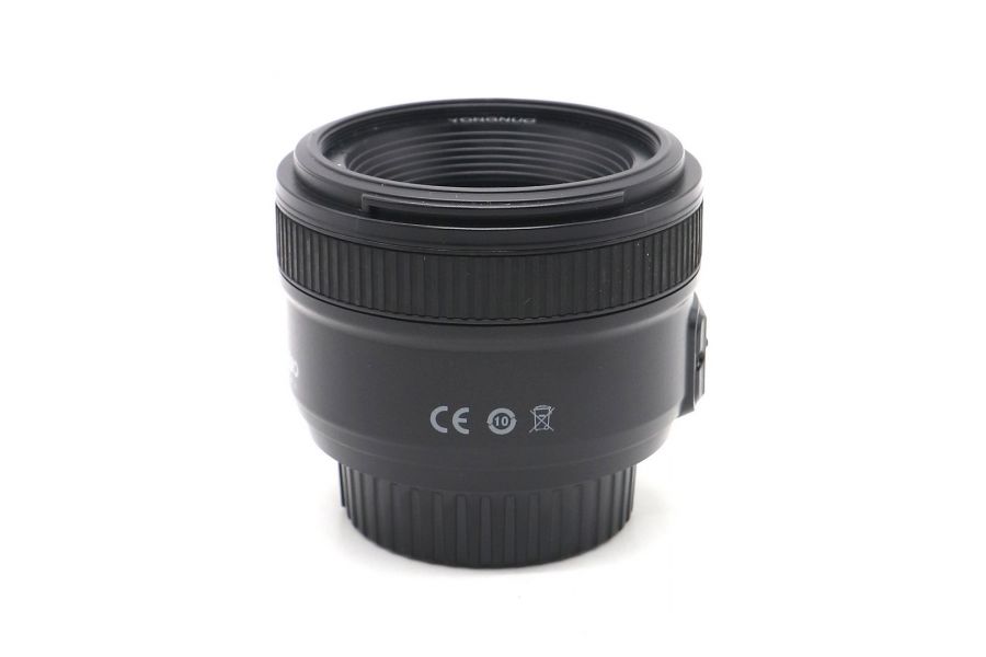 Объектив YongNuo AF 35mm f/2 Nikon F в упаковке