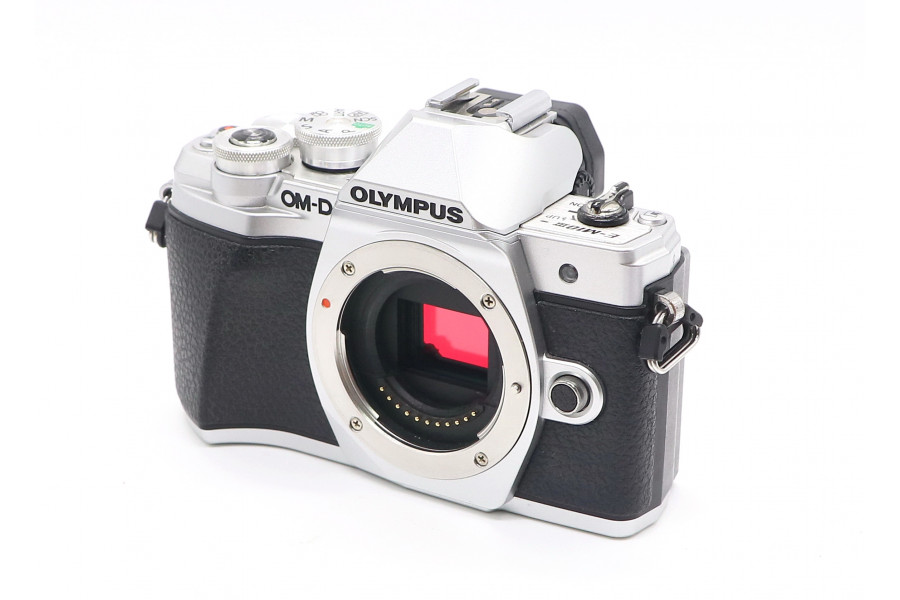 Olympus OM-D E-M10 Mark III body silver (пробег 33960 кадров)