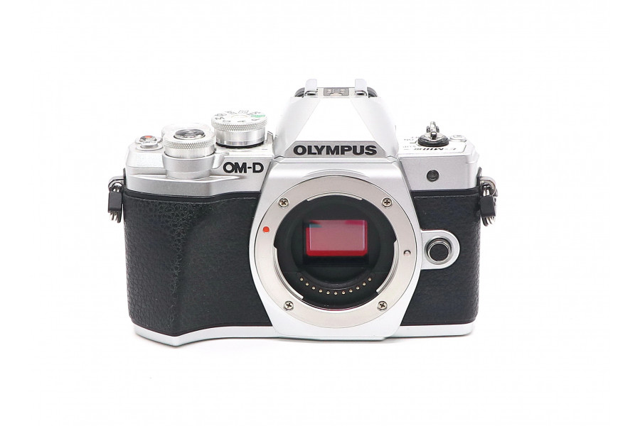 Olympus OM-D E-M10 Mark III body silver (пробег 33960 кадров)