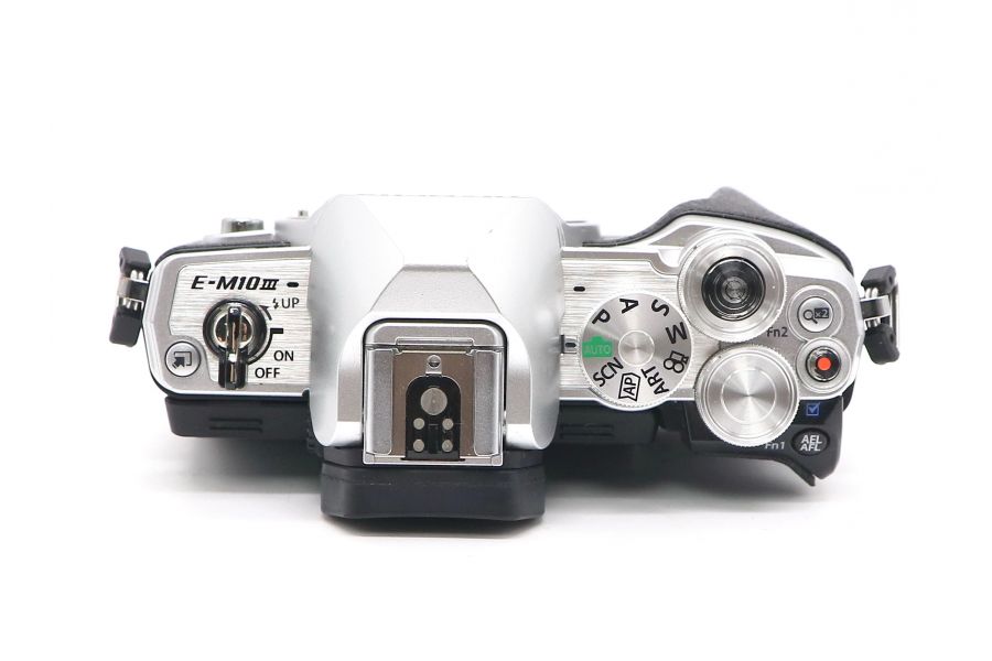 Olympus OM-D E-M10 Mark III body silver (пробег 33960 кадров)