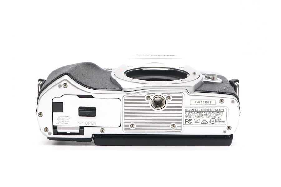 Olympus OM-D E-M10 Mark III body silver (пробег 33960 кадров)