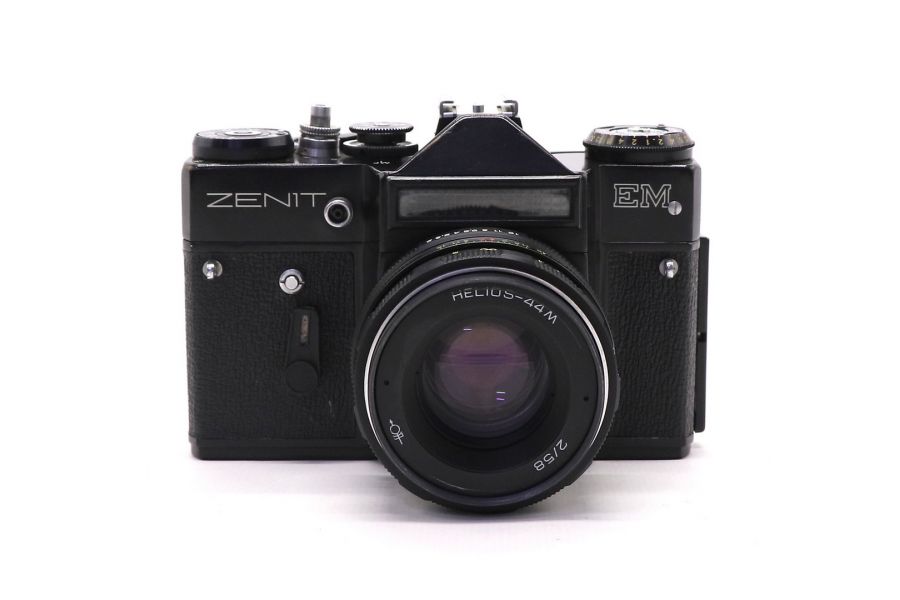 Зеркальный пленочный фотоаппарат Зенит ЕМ black kit