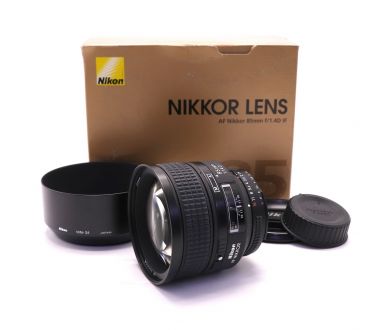Объектив Nikon 85mm f/1.4D IF AF Nikkor в упаковке