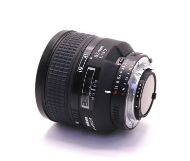 Объектив Nikon 85mm f/1.4D IF AF Nikkor в упаковке