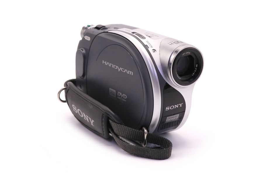 Видеокамера Sony DCR-DVD105E Handycam в упаковке