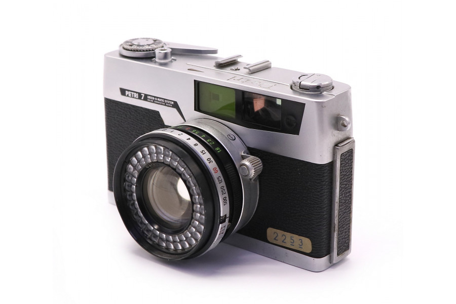Дальномерный пленочный фотоаппарат Petri 7