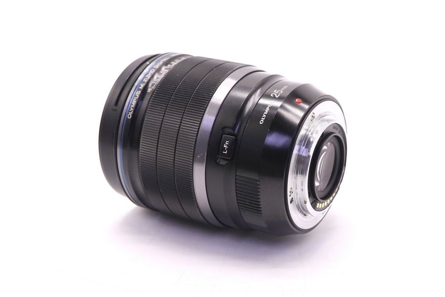 Olympus M.Zuiko Digital ED 25mm f/1.2 Pro в упаковке