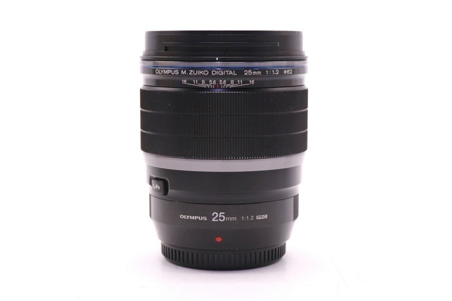 Olympus M.Zuiko Digital ED 25mm f/1.2 Pro в упаковке