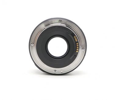 Стандартный объектив Canon EF 50mm f/1.8 STM