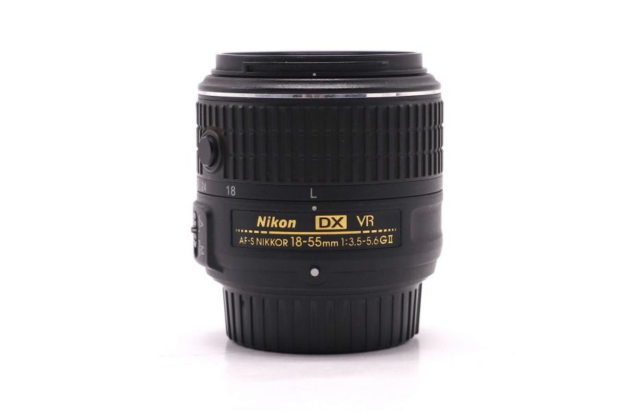 Компактный объектив Nikon 18-55mm f/3.5-5.6G AF-S VR II DX Zoom-Nikkor