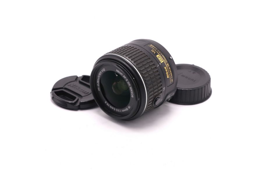 Компактный объектив Nikon 18-55mm f/3.5-5.6G AF-S VR II DX Zoom-Nikkor
