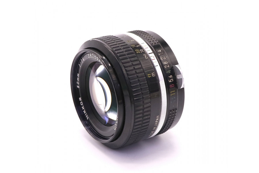 Стандартный объектив Nikon 50mm f/1.4 Nikkor