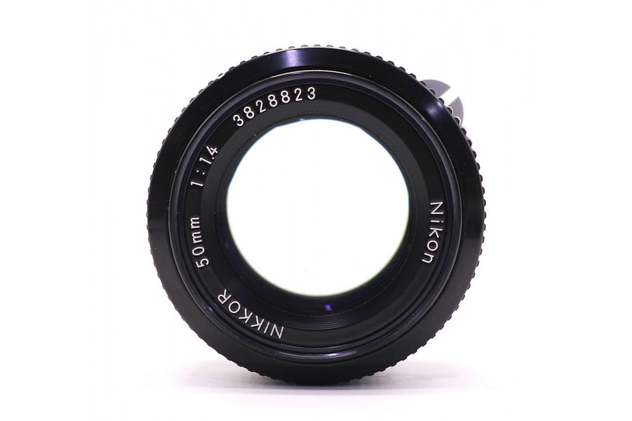 Стандартный объектив Nikon 50mm f/1.4 Nikkor