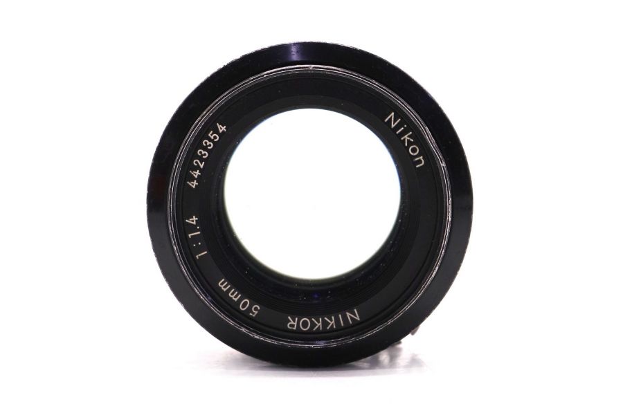 Стандартный объектив Nikon 50mm f/1.4 Nikkor