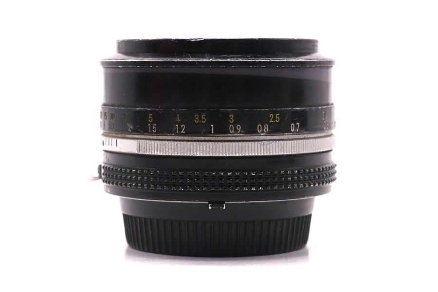 Стандартный объектив Nikon 50mm f/1.4 Nikkor